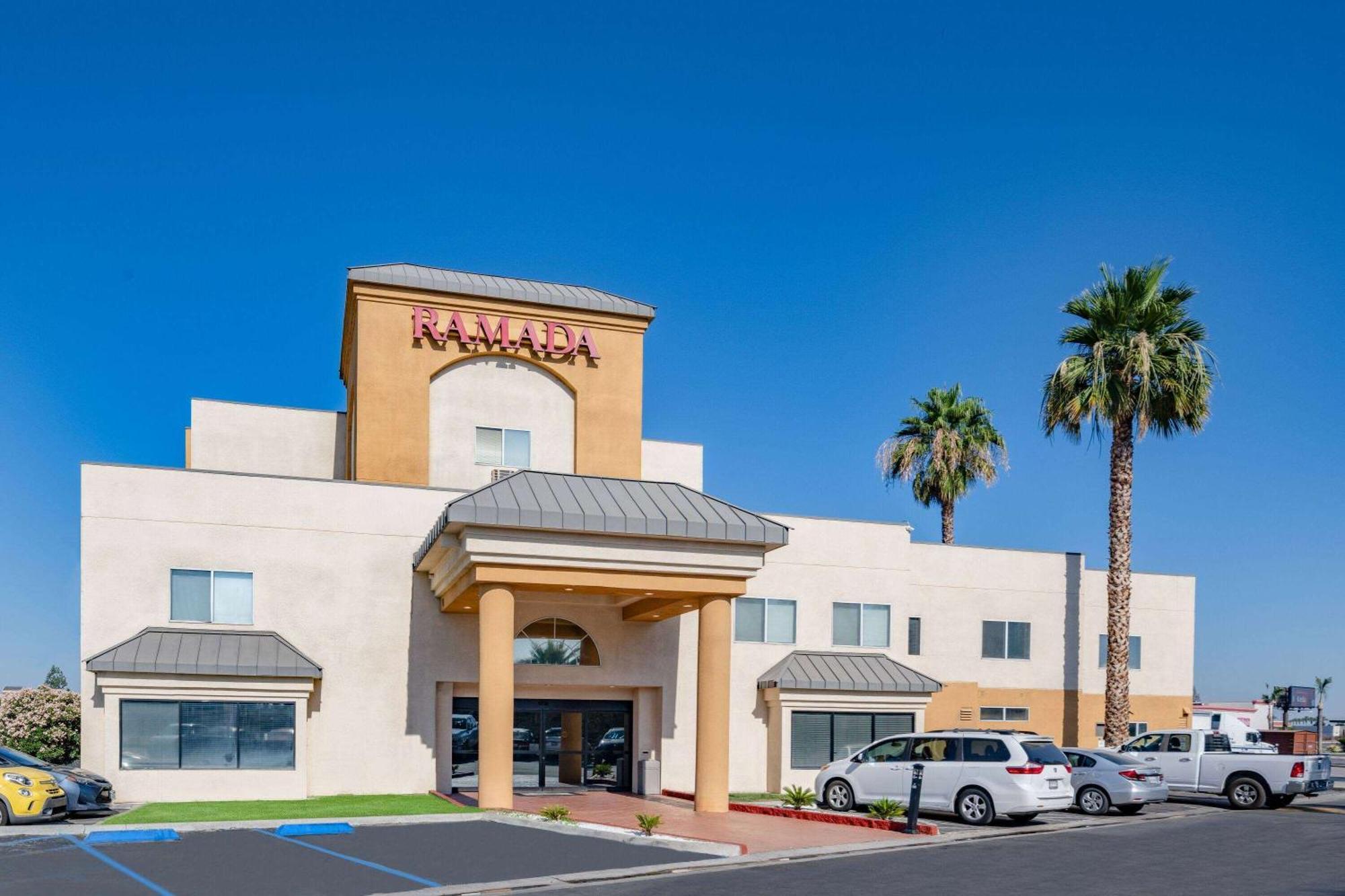 Ramada By Wyndham Bakersfield Otel Dış mekan fotoğraf