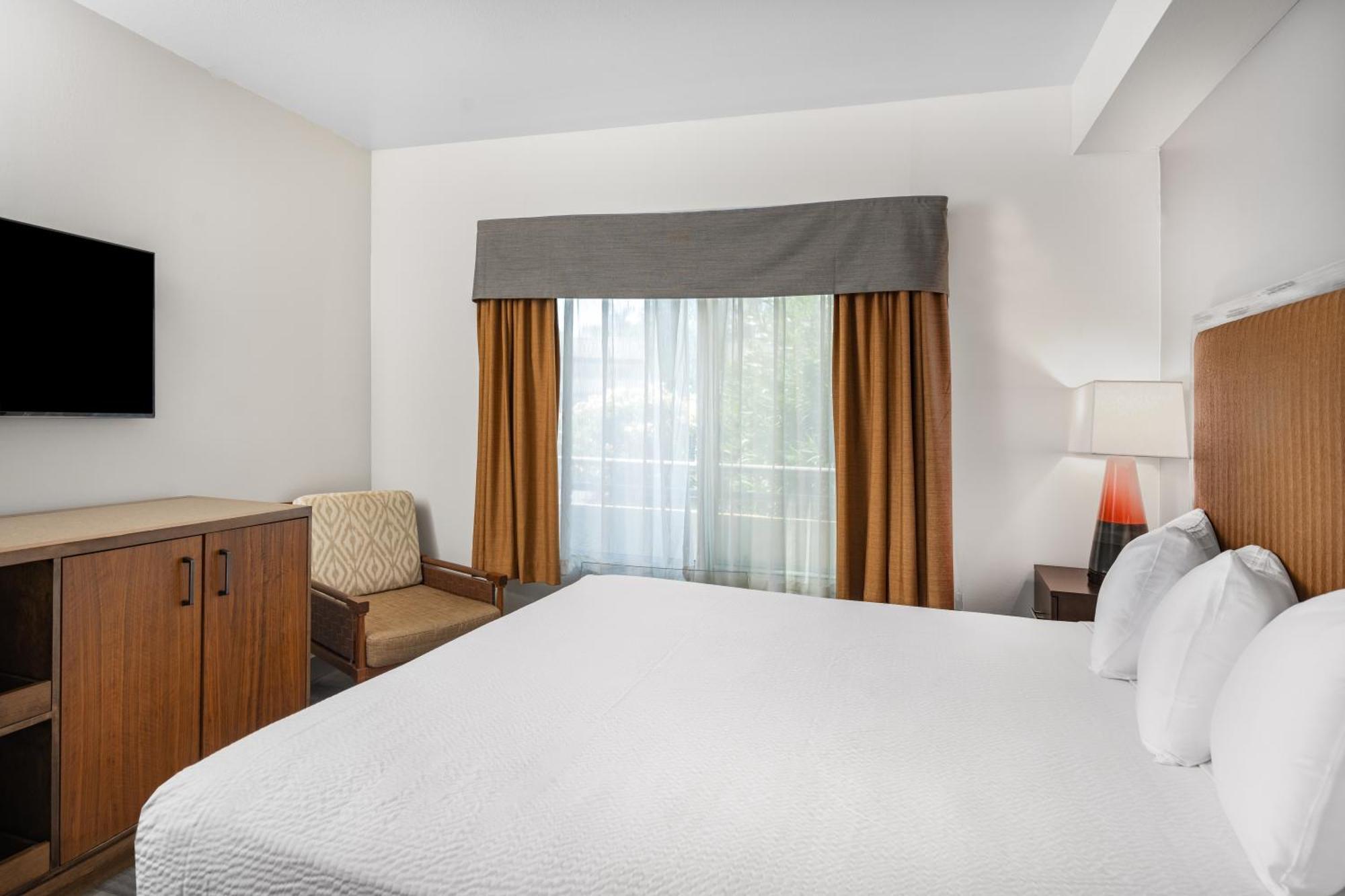 Ramada By Wyndham Bakersfield Otel Dış mekan fotoğraf