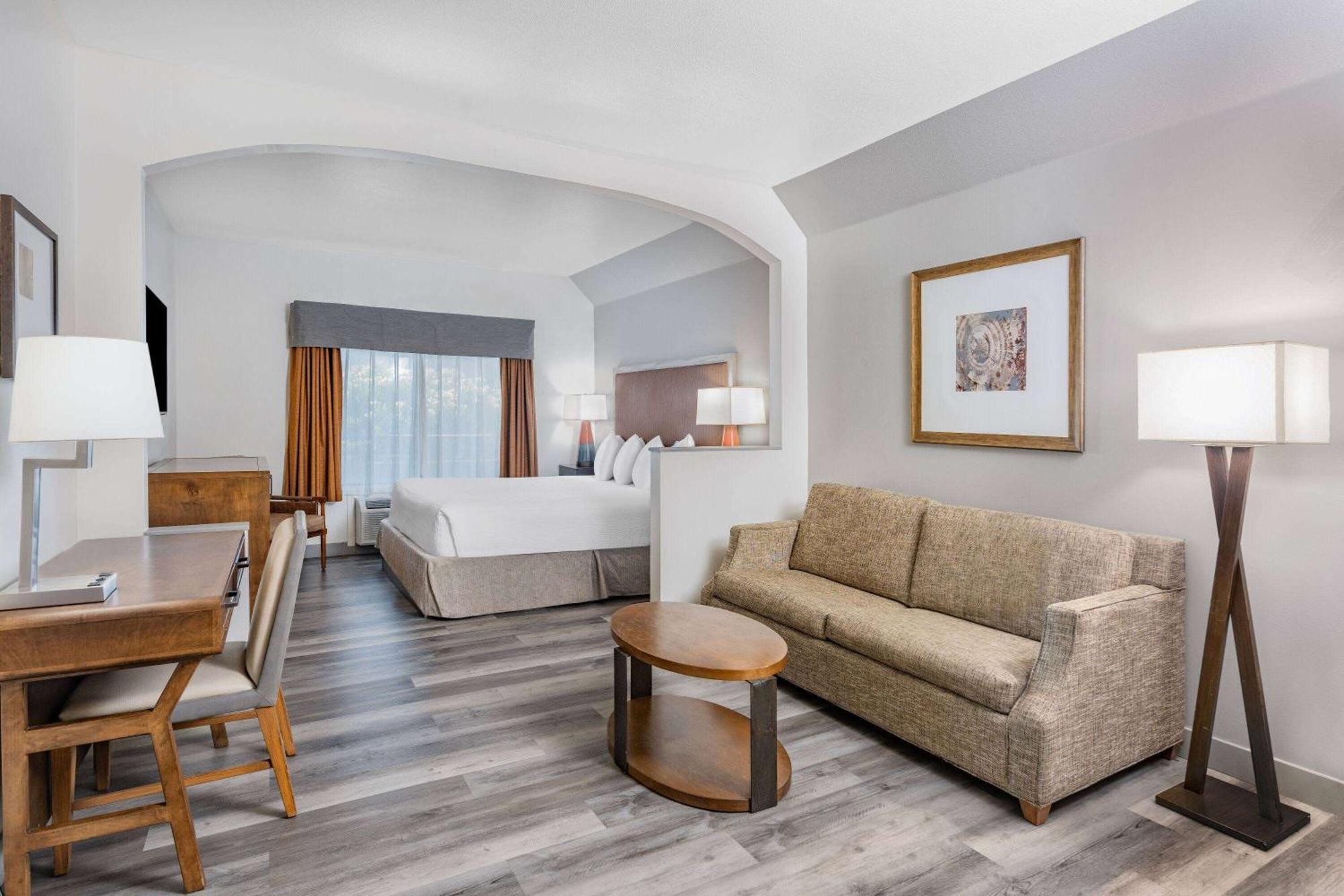 Ramada By Wyndham Bakersfield Otel Dış mekan fotoğraf