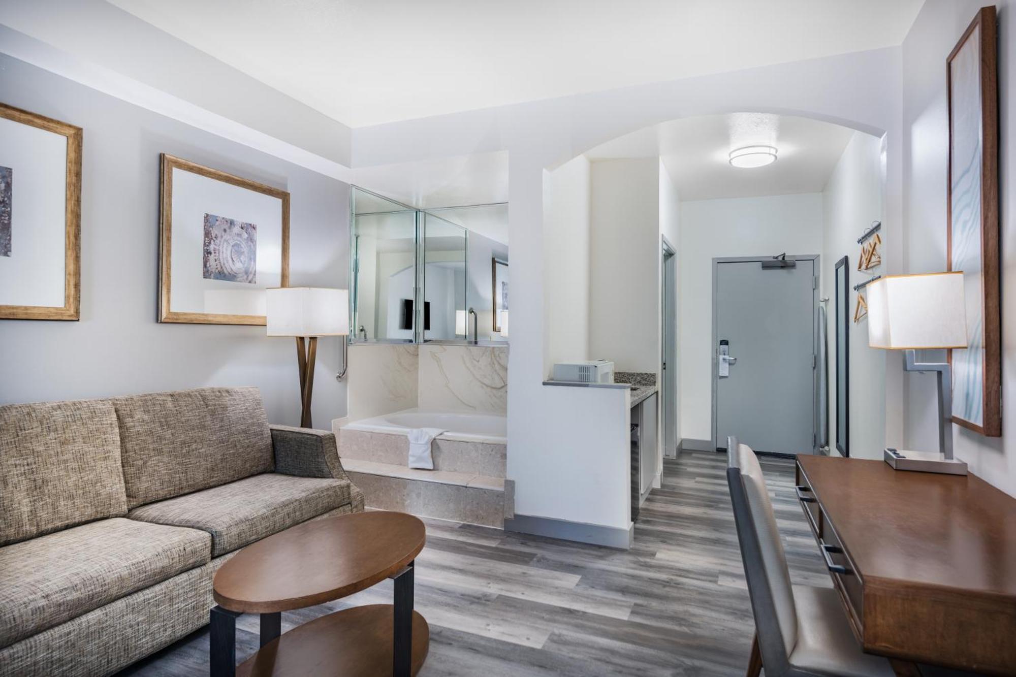 Ramada By Wyndham Bakersfield Otel Dış mekan fotoğraf