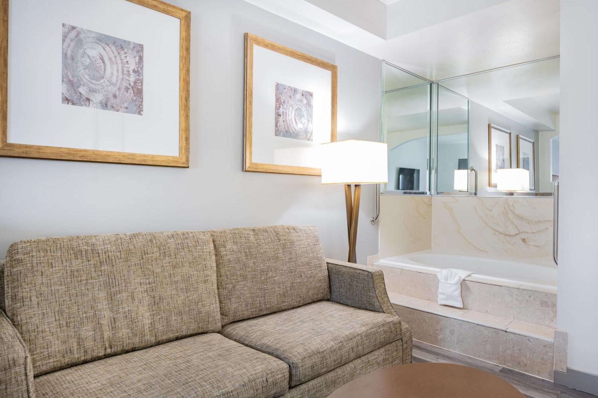 Ramada By Wyndham Bakersfield Otel Dış mekan fotoğraf